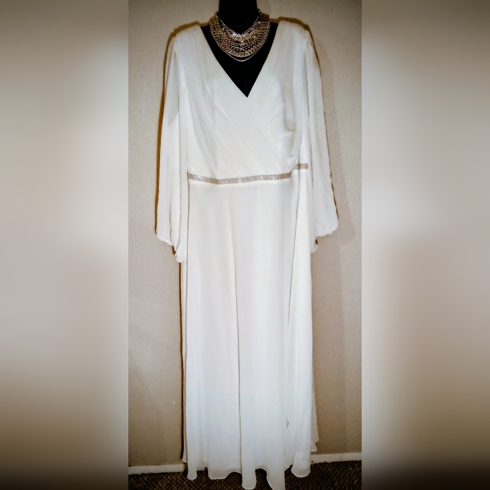5X PLUS Ever-Pretty Ivory Bridal Gown New With Tags! Perfect For Beach Weddings⛱